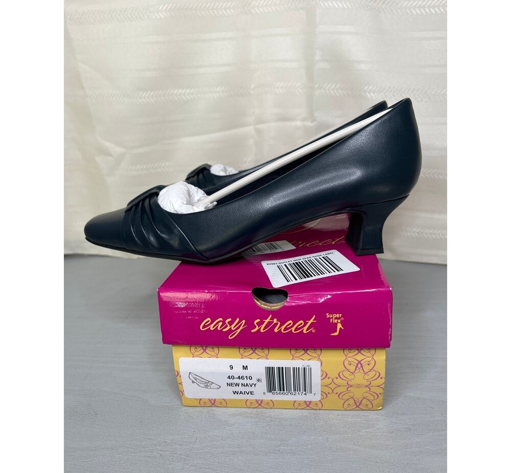 Easy Street Waive Kitten Heel Pumps Navy Womens Size 9M Squared Toe